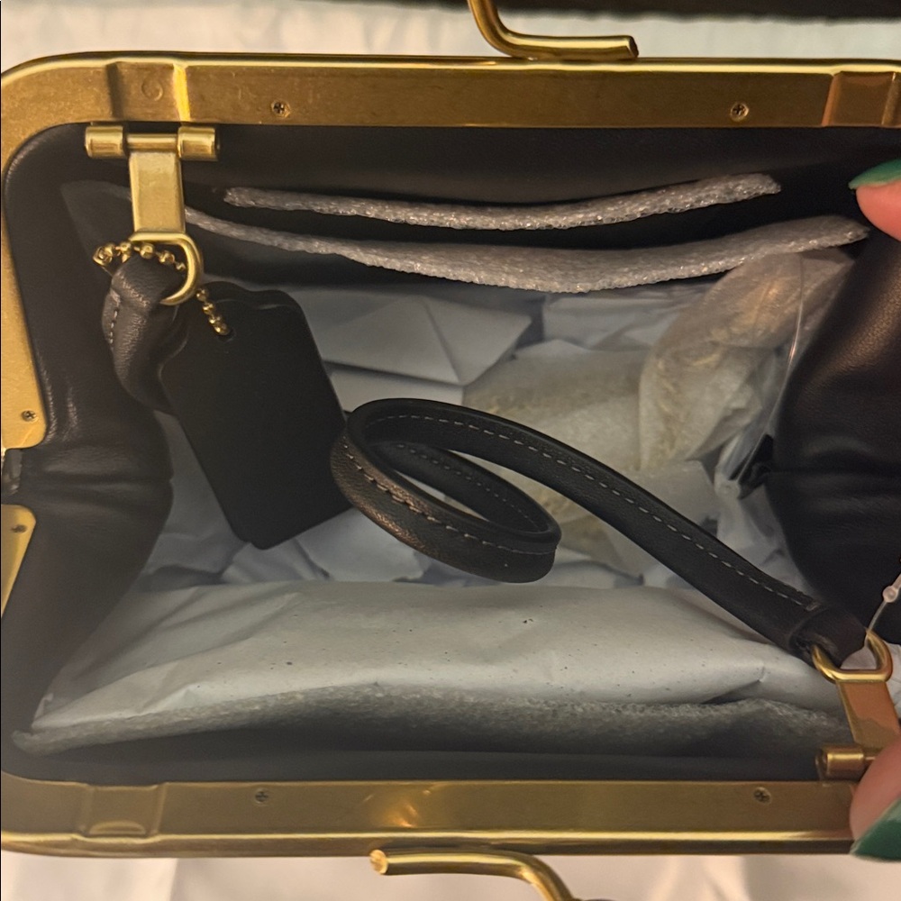 New and Authentic Coach Kisslock Frame 16 Black and Gold Bag with chain - Picture 4 of 5